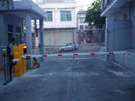 海南瓊海市富僑局嘉積中學(xué)停車場票箱